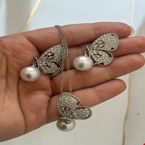 نیم‌ست پروانه مرواریدی 